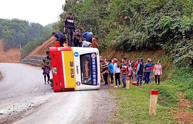 Thái Nguyên: Xe buýt đi ẩu gặp nạn trong ngày cuối dịp nghỉ Tết ảnh 1