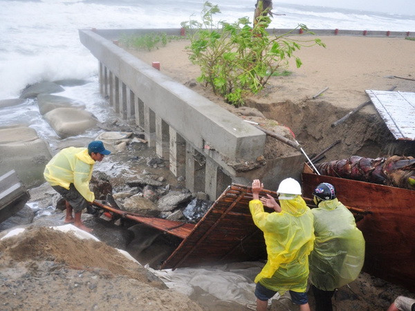 Bão số 4 giật cấp 10-11 cách Hoàng Sa khoảng 700km về phía Đông ảnh 1