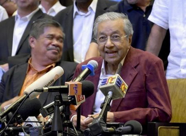 Quốc vương Malaysia đề nghị ông Mahathir thành lập chính phủ mới ảnh 1