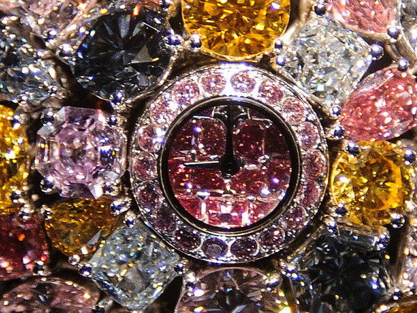 Đồng hồ đắt nhất thế giới nạm 110 carat kim cương ảnh 1