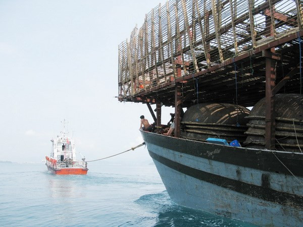 Đà Nẵng cứu hộ an toàn một tàu cá bị nạn trên biển ảnh 1