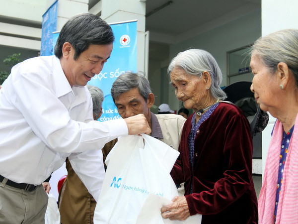Chăm lo Tết cho người có công, người nghèo, đối tượng bảo trợ xã hội ảnh 1