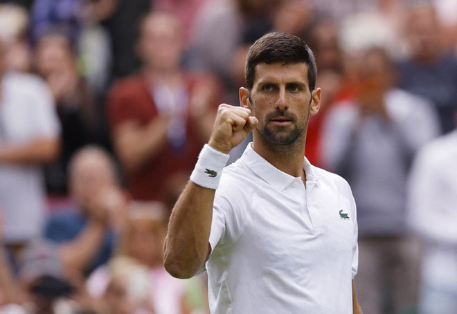 Djokovic thẳng tiến vào vòng 4 Wimbledon 2023. (Nguồn: Reuters) Wimbledon chứng kiến loạt tie-break dài nhất lịch sử quần vợt nữ ảnh 2