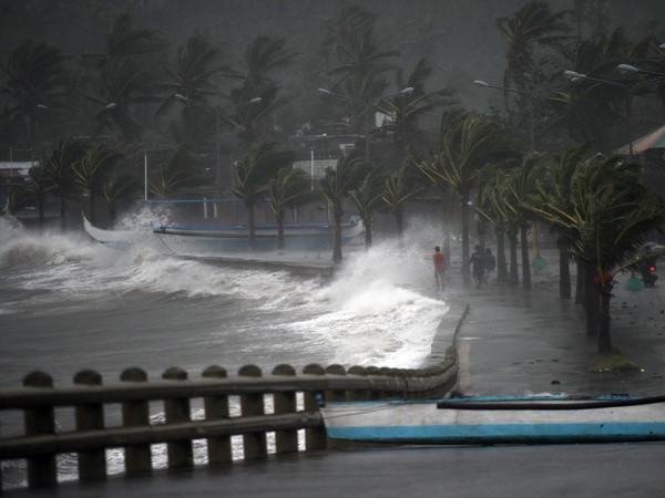 Bão Hagupit tiếp tục càn quét tại Philippines làm 2 người chết ảnh 1