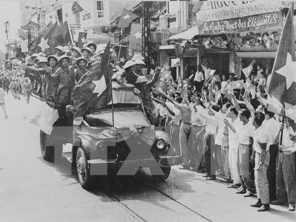 Không thể có và không bao giờ có quân đội đứng ngoài chính trị ảnh 1