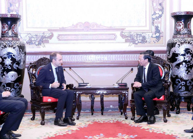 ttxvn_lanh_dao_thanh_pho_ho_chi_minh_tiep_thi_truong_thanh_pho_torino_italy_2609-2.jpg