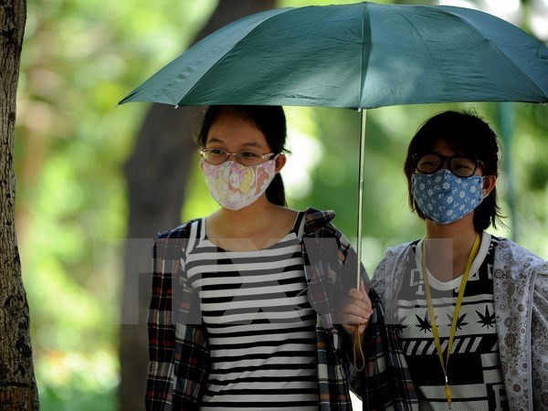 Nắng nóng tiếp diễn tại Bắc Bộ, nhiệt độ cao nhất trên 38 độ C ảnh 1