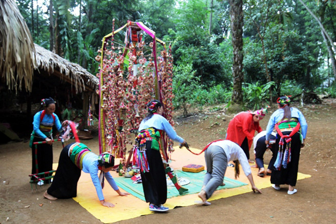 Người trọn đời giữ lửa cho văn hóa Pồn Pông của xứ Mường ảnh 2