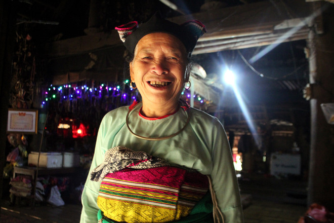 Người trọn đời giữ lửa cho văn hóa Pồn Pông của xứ Mường ảnh 3