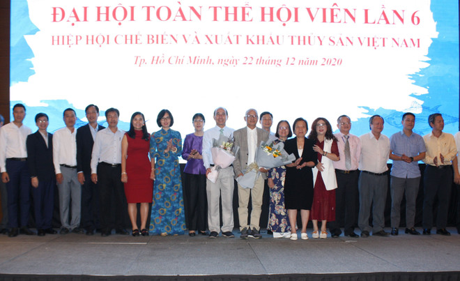 Ban chấp hành VASEP nhiệm kỳ 2021-2025 ra mắt đại hội. (Ảnh: Xuân Anh/TTXVN) VASEP đẩy mạnh xây dựng, quảng bá thương hiệu thủy sản Việt Nam ảnh 1