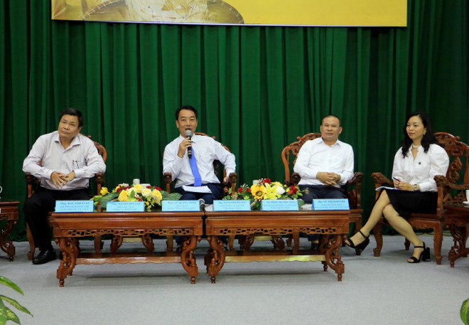 Các đại biểu tham gia Tọa đàm chia sẻ kinh nghiệm thực tiễn từ các địa phương trong vùng Đồng bằng sông Cửu Long. (Ảnh: Phạm Minh Tuấn/TTXVN) Đánh giá môi trường kinh doanh vùng Đồng bằng sông Cửu Long ảnh 1