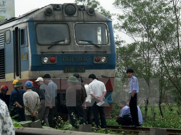 Bị tàu hỏa đâm khi băng qua đường sắt, hai bà cháu thiệt mạng ảnh 1