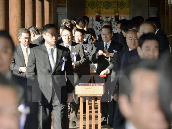 Một Bộ trưởng trong nội các Nhật Bản thăm đền Yasukuni ảnh 1