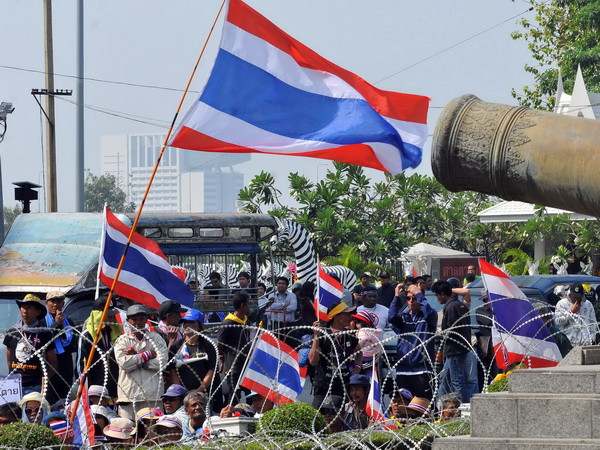 Người biểu tình phong tỏa một đường phố ở Bangkok, ngày 22/1. (Nguồn: AFP/TTXVN) Thái Lan: Cơ sở để hoãn cuộc tổng tuyển cử ngày 2/2? ảnh 1