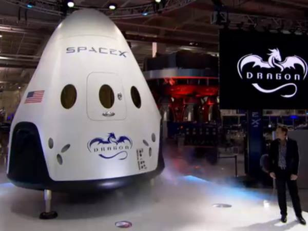 Tập đoàn SpaceX giới thiệu tàu vũ trụ thế hệ mới Dragon V2 ảnh 1
