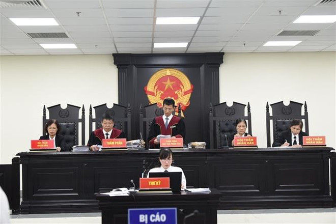 Xét xử sơ thẩm vụ lừa "chạy án" cho nguyên Giám đốc Bệnh viện Thủ Đức ảnh 2