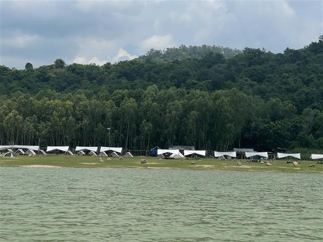 Bình Dương: Xiết chặt quản lý du lịch tự phát tại lòng hồ Dầu Tiếng ảnh 1