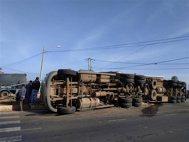 Đắk Lắk: Xe container va chạm với xe 9 chỗ, 1 người bị thương nặng ảnh 1