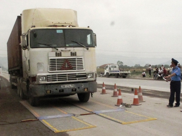 Phê bình, nhắc nhở các tỉnh chưa cân xe quá tải trọng ảnh 1