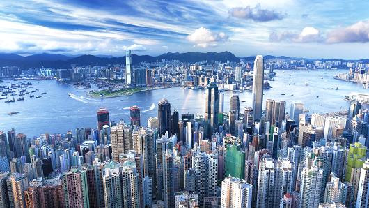 Hong Kong vượt Mỹ, thành nền kinh tế cạnh tranh nhất thế giới ảnh 1