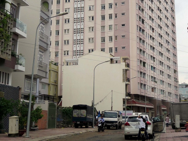 Bất động sản tại TP.HCM tăng giá, người mua khó tiếp cận ảnh 1