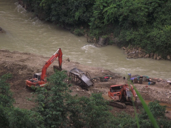 Tài nguyên khoáng sản: Đủ quy định vẫn khó quản ảnh 1