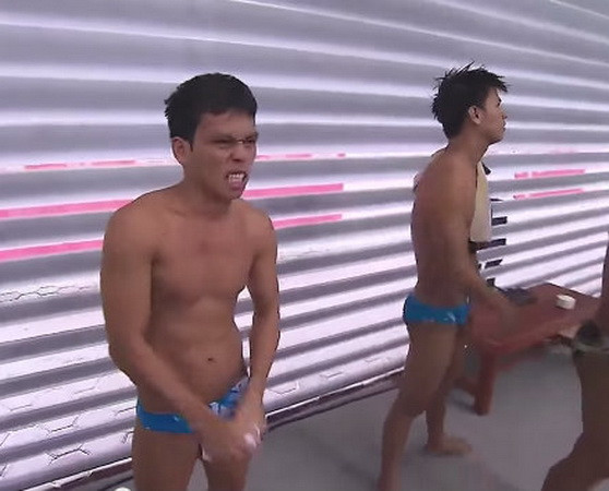 VĐV Philippines gây chấn động về màn trình diễn nhảy cầu kỳ lạ ảnh 1