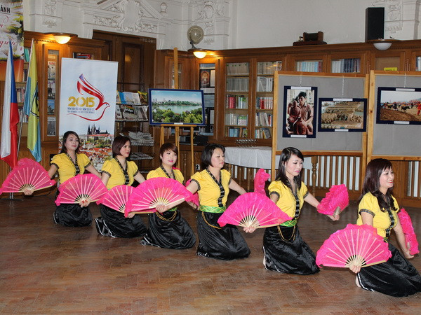 Chương trình "Sắc màu Văn hóa Việt Nam" tại Cộng hòa Séc ảnh 1