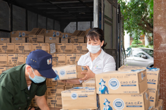 Sữa yêu thương tiếp sức y bác sỹ vào miền Nam chống dịch ảnh 2