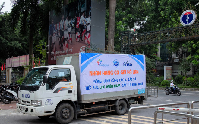 Sữa yêu thương tiếp sức y bác sỹ vào miền Nam chống dịch ảnh 1