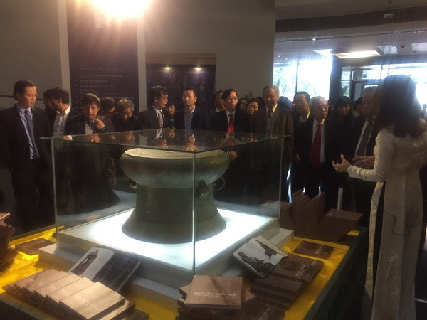 Lần đầu tiên giới thiệu bảo vật quốc gia Thăng Long-Hà Nội ảnh 1