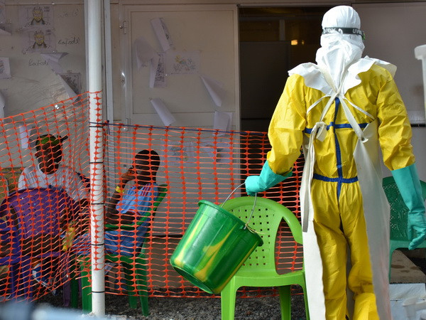 Sau 3 năm, dịch bệnh Ebola đang có nguy cơ bùng phát trở lại ảnh 1