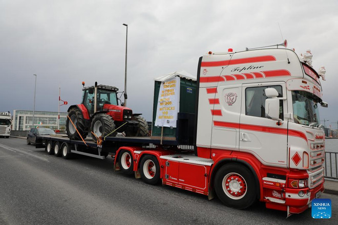 Ireland: Tài xế xe tải biểu tình phản đối giá nhiên liệu tăng cao ảnh 1