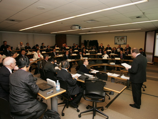 Phó Chủ tịch Quốc hội trao đổi với các giáo sư Đại học Harvard ảnh 1