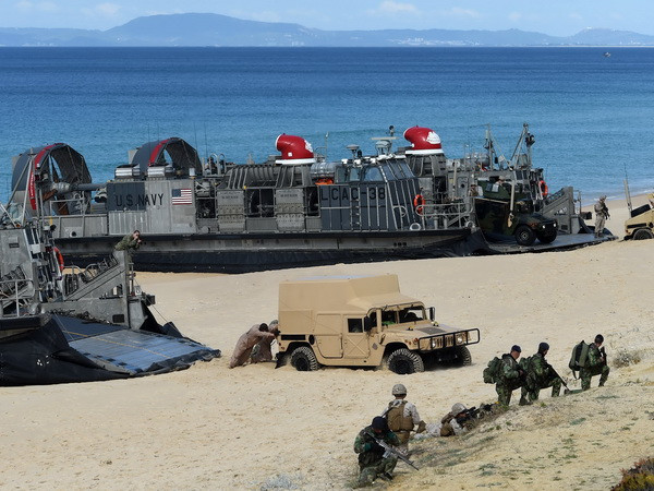 Mỹ ban hành dự luật chính sách quốc phòng mới giải ngân 607 tỷ USD ảnh 1