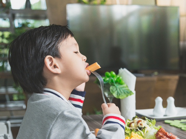 Giải pháp dinh dưỡng và cách chọn sữa tăng cân cho trẻ thấp còi ảnh 1