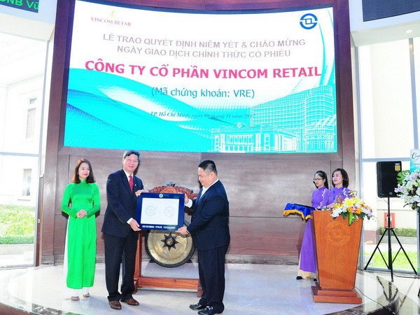 Vincom Retail chính thức niêm yết 1,9 tỷ cổ phiếu mã VRE ảnh 1