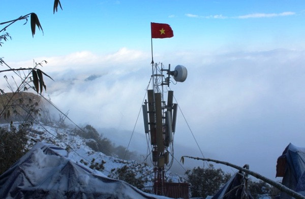 Mạng di động đầu tiên của Việt Nam “chinh phục” đỉnh Fansipan ảnh 1