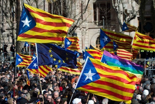 Nhiều nước phản đối việc vùng Catalonia tuyên bố độc lập ảnh 1
