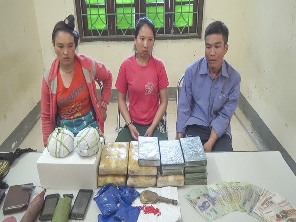 Triệt phá đường dây ma túy lớn xuyên quốc gia, thu nhiều vũ khí nóng ảnh 1