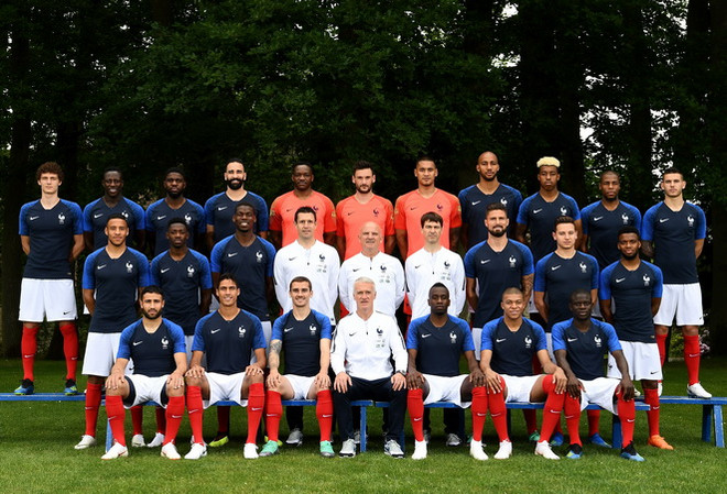 Huấn luyện viên Didier Deschamps và các cầu thủ đội tuyển Pháp. (Nguồn: AFP/TTXVN) Những "ông lớn" chuẩn bị chinh phục vinh quang tại World Cup 2018 ảnh 3