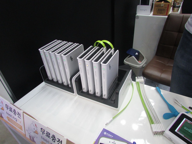 [Photo] Chiếc sạc dự phòng đặc biệt giúp người dùng giết thời gian ảnh 2