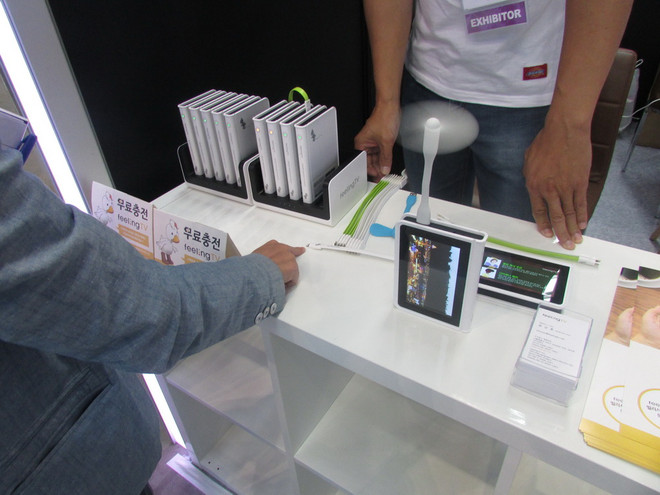 [Photo] Chiếc sạc dự phòng đặc biệt giúp người dùng giết thời gian ảnh 3