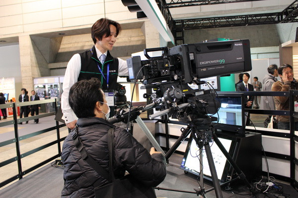 Các “ông lớn” Nhật Bản phô diễn công nghệ màn hình 4K ảnh 3