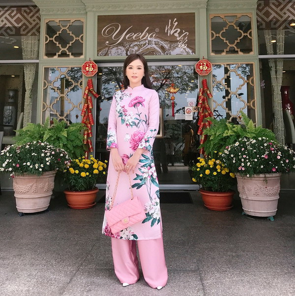 Sao Việt xúng xính áo dài trong dịp Tết Nguyên Đán 2018 ảnh 5