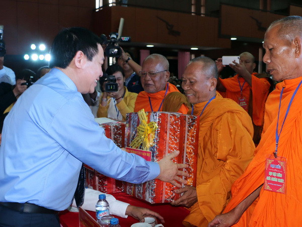 Gặp mặt, động viên đồng bào Khmer nhân dịp Tết Chôl Chnăm Thmây ảnh 1