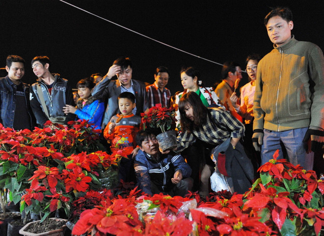 Phiên chợ “mua may, bán rủi” đầu năm độc đáo nhất vùng Bắc Bộ ảnh 1