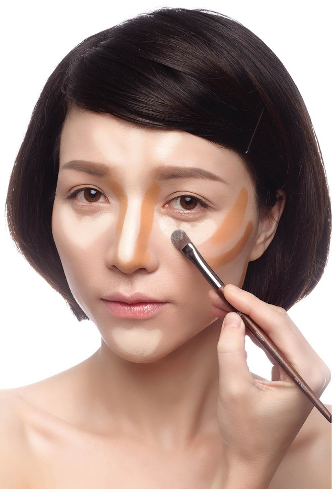 Hướng dẫn trang điểm tạo khối giúp khuôn mặt thon gọn xinh đẹp ảnh 1