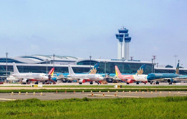 Máy bay của các hãng hàng không tại sân bay Tân Sơn Nhất. (Ảnh: CTV/Vietnam+) Sân bay Tân Sơn Nhất vào cao điểm phục vụ Tết Dương lịch 2023 ảnh 1