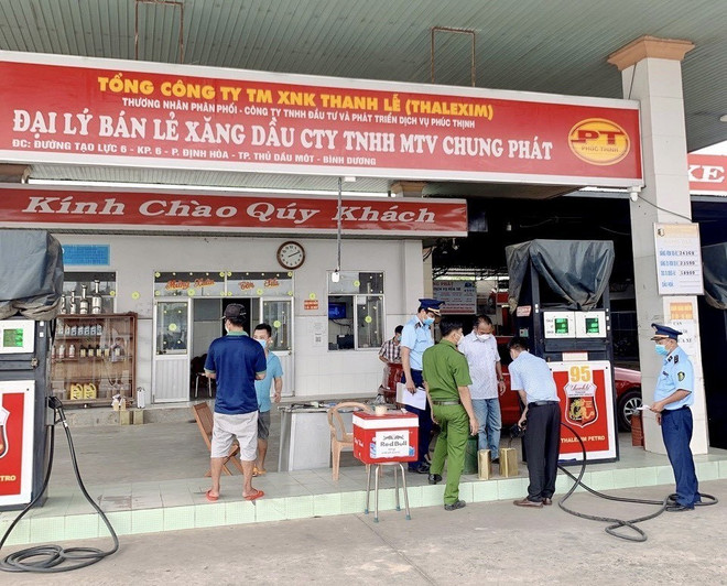 Xử phạt gần 450 triệu đồng với 2 doanh nghiệp bán xăng kém chất lượng ảnh 2